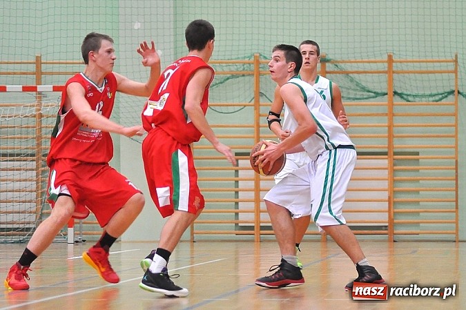 Zdjęcie w galerii na portalu naszraciborz.pl: Raciborscy koszykarze nie dali rady Dąbrowie Górniczej wiadomości z regionu