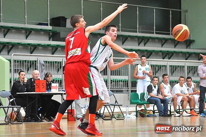 Zdjęcie w galerii na portalu naszraciborz.pl: Raciborscy koszykarze nie dali rady Dąbrowie Górniczej wiadomości z regionu