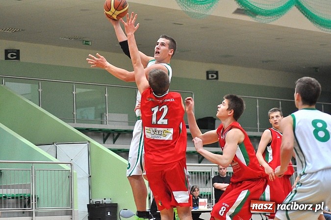 Zdjęcie w galerii na portalu naszraciborz.pl: Raciborscy koszykarze nie dali rady Dąbrowie Górniczej wiadomości z regionu