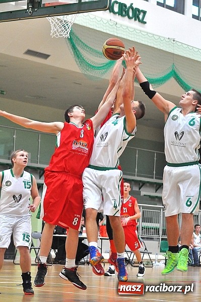 Zdjęcie w galerii na portalu naszraciborz.pl: Raciborscy koszykarze nie dali rady Dąbrowie Górniczej wiadomości z regionu