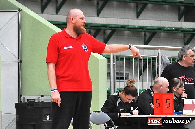 Zdjęcie w galerii na portalu naszraciborz.pl: Raciborscy koszykarze nie dali rady Dąbrowie Górniczej wiadomości z regionu