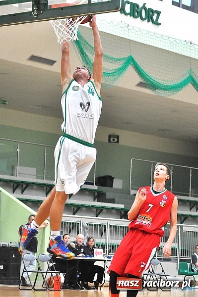 Zdjęcie w galerii na portalu naszraciborz.pl: Raciborscy koszykarze nie dali rady Dąbrowie Górniczej wiadomości z regionu
