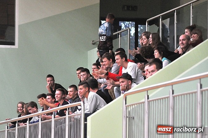 Zdjęcie w galerii na portalu naszraciborz.pl: Raciborscy koszykarze nie dali rady Dąbrowie Górniczej wiadomości z regionu