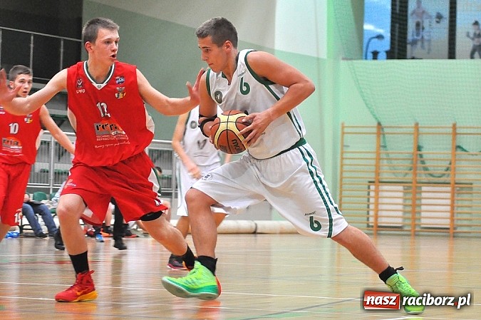 Zdjęcie w galerii na portalu naszraciborz.pl: Raciborscy koszykarze nie dali rady Dąbrowie Górniczej wiadomości z regionu