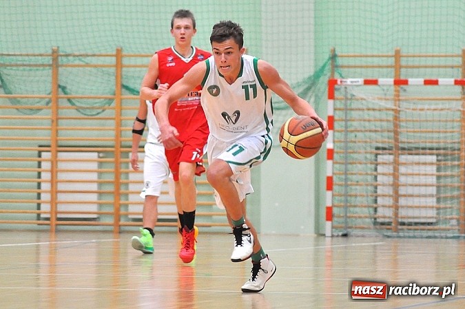Zdjęcie w galerii na portalu naszraciborz.pl: Raciborscy koszykarze nie dali rady Dąbrowie Górniczej wiadomości z regionu