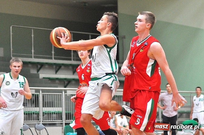 Zdjęcie w galerii na portalu naszraciborz.pl: Raciborscy koszykarze nie dali rady Dąbrowie Górniczej wiadomości z regionu