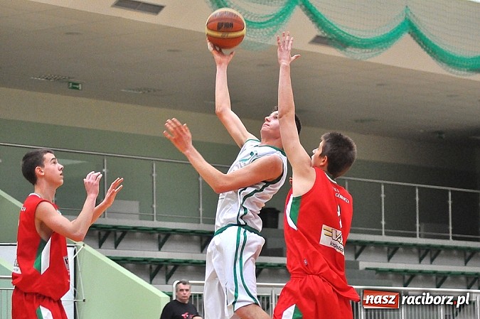 Zdjęcie w galerii na portalu naszraciborz.pl: Raciborscy koszykarze nie dali rady Dąbrowie Górniczej wiadomości z regionu