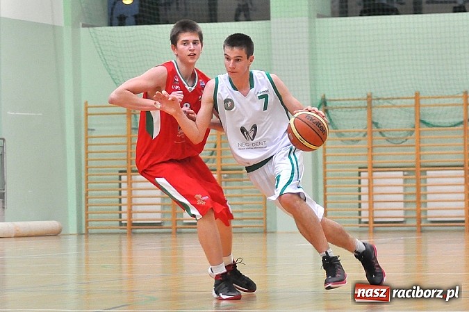Zdjęcie w galerii na portalu naszraciborz.pl: Raciborscy koszykarze nie dali rady Dąbrowie Górniczej wiadomości z regionu