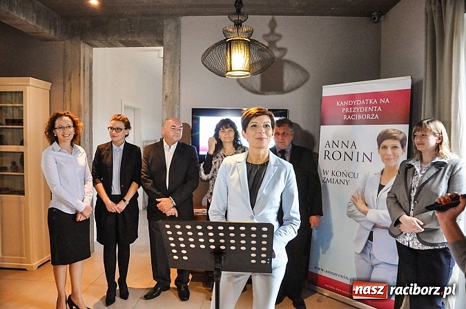 Zdjęcie w galerii na portalu naszraciborz.pl: Anna Ronin oficjalnie ogłosiła swój start w wyborach prezydenckich. Mówiła o układach, szansie dla młodych i BMW wiadomości z regionu