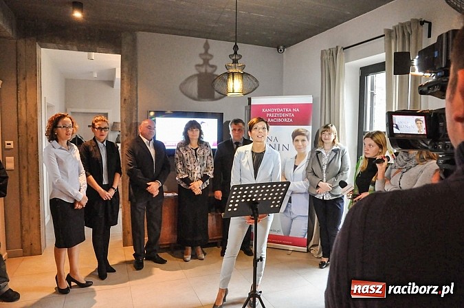 Zdjęcie w galerii na portalu naszraciborz.pl: Anna Ronin oficjalnie ogłosiła swój start w wyborach prezydenckich. Mówiła o układach, szansie dla młodych i BMW wiadomości z regionu