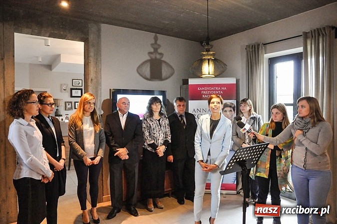 Zdjęcie w galerii na portalu naszraciborz.pl: Anna Ronin oficjalnie ogłosiła swój start w wyborach prezydenckich. Mówiła o układach, szansie dla młodych i BMW wiadomości z regionu