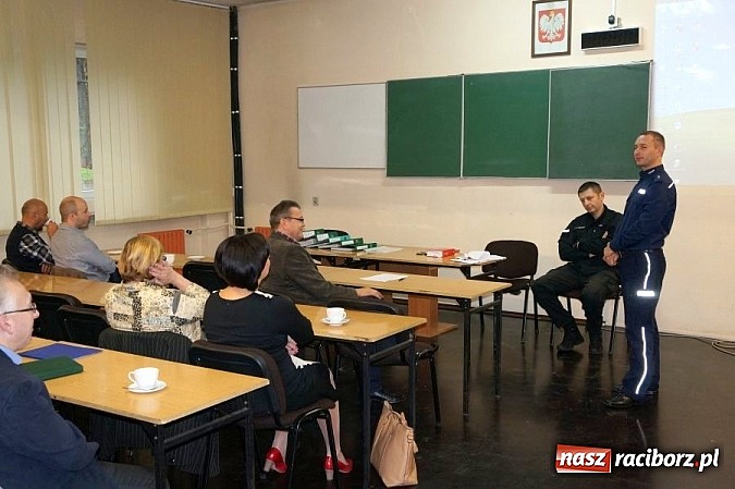 Zdjęcie w galerii na portalu naszraciborz.pl: O zagrożeniach terrorystycznych w Starostwie Powiatowym w Raciborzu wiadomości z regionu