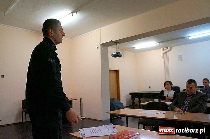 Zdjęcie w galerii na portalu naszraciborz.pl: O zagrożeniach terrorystycznych w Starostwie Powiatowym w Raciborzu wiadomości z regionu