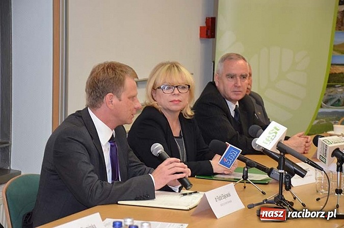 Zdjęcie w galerii na portalu naszraciborz.pl: Nowoczesny radar meteorologiczny powstanie na G&oacute;rze Św. Anny - umowa podpisana wiadomości z regionu