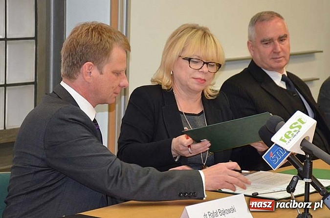 Zdjęcie w galerii na portalu naszraciborz.pl: Nowoczesny radar meteorologiczny powstanie na G&oacute;rze Św. Anny - umowa podpisana wiadomości z regionu