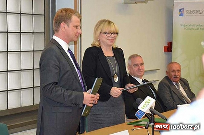 Zdjęcie w galerii na portalu naszraciborz.pl: Nowoczesny radar meteorologiczny powstanie na G&oacute;rze Św. Anny - umowa podpisana wiadomości z regionu