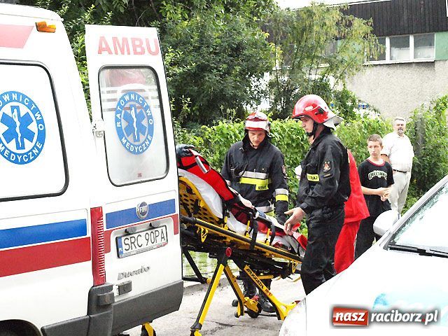 Zdjęcie w galerii na portalu naszraciborz.pl: STRAŻACY uratowali kobietę na Katowickiej wiadomości z regionu