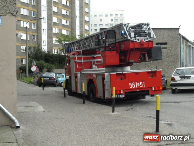 Zdjęcie w galerii na portalu naszraciborz.pl: STRAŻACY uratowali kobietę na Katowickiej wiadomości z regionu