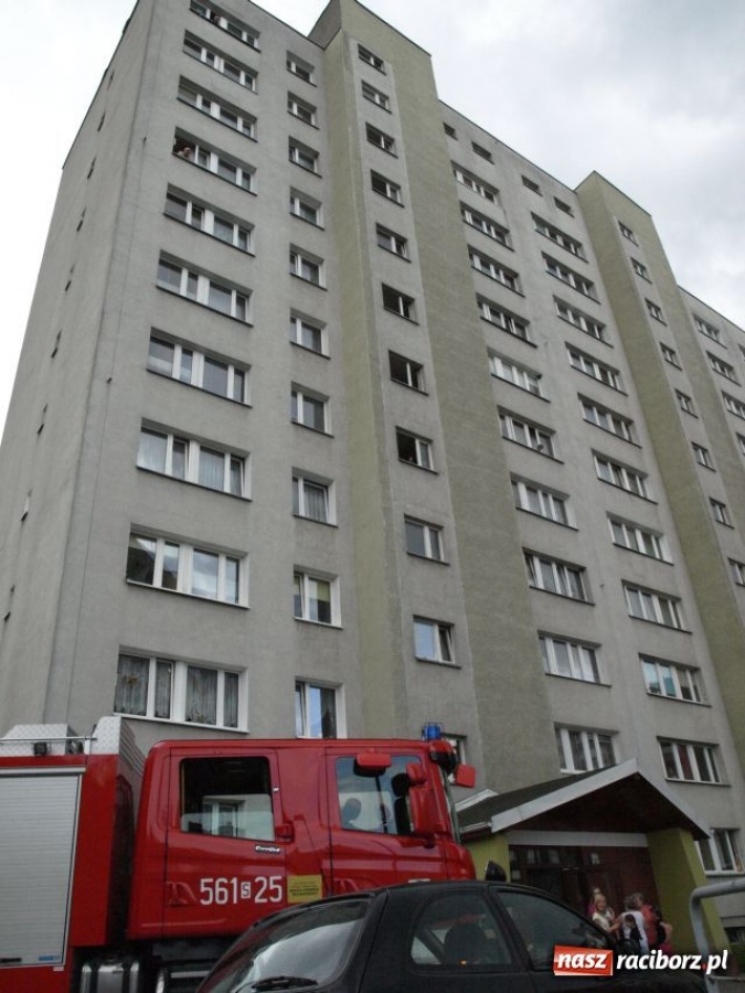 Zdjęcie w galerii na portalu naszraciborz.pl: STRAŻACY uratowali kobietę na Katowickiej wiadomości z regionu