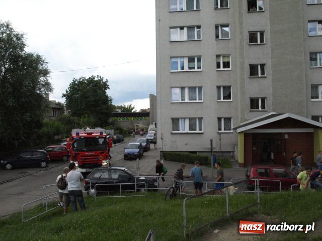 Zdjęcie w galerii na portalu naszraciborz.pl: STRAŻACY uratowali kobietę na Katowickiej wiadomości z regionu