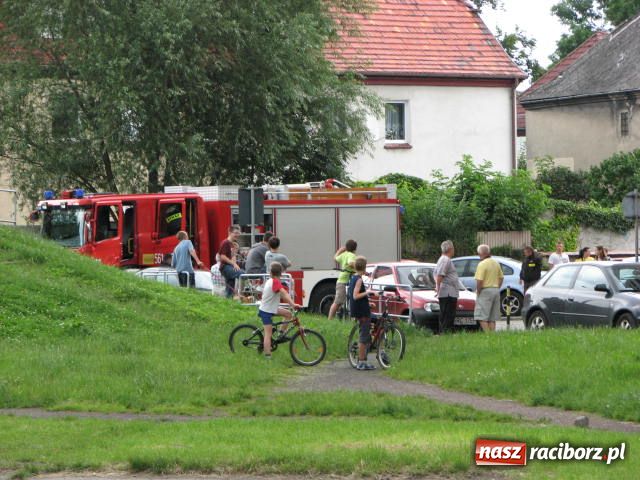 Zdjęcie w galerii na portalu naszraciborz.pl: STRAŻACY uratowali kobietę na Katowickiej wiadomości z regionu