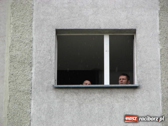 Zdjęcie w galerii na portalu naszraciborz.pl: STRAŻACY uratowali kobietę na Katowickiej wiadomości z regionu