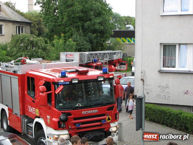 Zdjęcie w galerii na portalu naszraciborz.pl: STRAŻACY uratowali kobietę na Katowickiej wiadomości z regionu