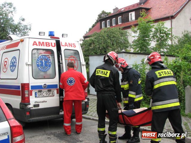 Zdjęcie w galerii na portalu naszraciborz.pl: STRAŻACY uratowali kobietę na Katowickiej wiadomości z regionu