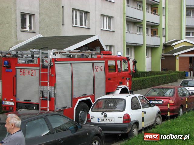 Zdjęcie w galerii na portalu naszraciborz.pl: STRAŻACY uratowali kobietę na Katowickiej wiadomości z regionu