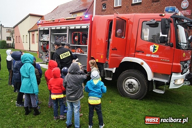 Zdjęcie w galerii na portalu naszraciborz.pl: Kamizelki odblaskowe dla dzieci z Zawady Książęcej wiadomości z regionu