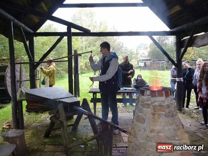 Zdjęcie w galerii na portalu naszraciborz.pl: Jesień pod znakiem ekologii w Gimnazjum nr 1 im. Wisławy Szymborskiej  wiadomości z regionu