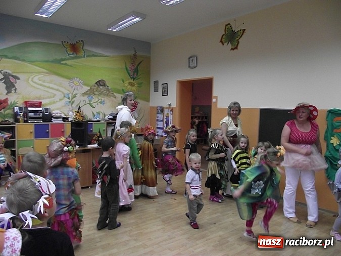 Zdjęcie w galerii na portalu naszraciborz.pl: Przedszkolaki z Brzezia: na opady mamy rady  wiadomości z regionu