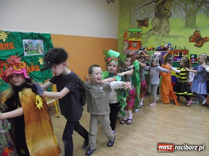 Zdjęcie w galerii na portalu naszraciborz.pl: Przedszkolaki z Brzezia: na opady mamy rady  wiadomości z regionu