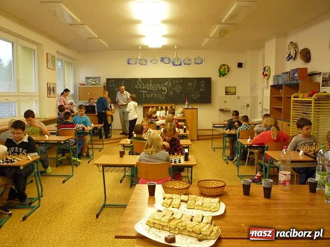 Zdjęcie w galerii na portalu naszraciborz.pl: Młodzi szachiści z Tworkowa na turnieju w Czechach wiadomości z regionu