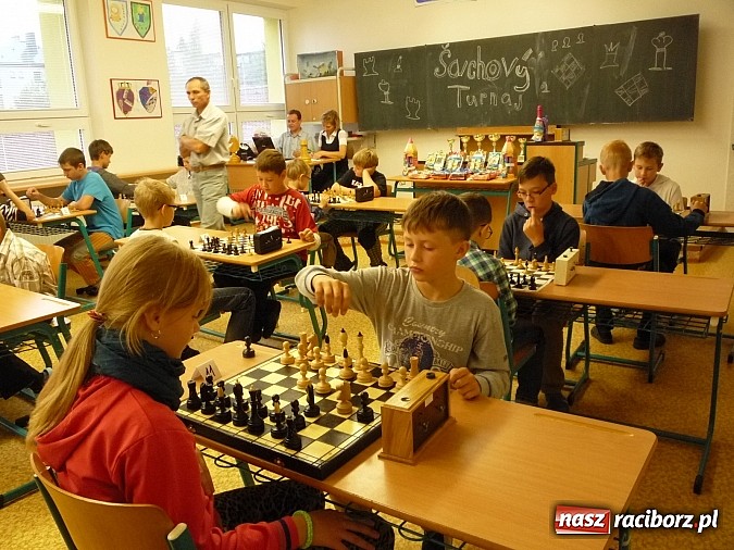 Zdjęcie w galerii na portalu naszraciborz.pl: Młodzi szachiści z Tworkowa na turnieju w Czechach wiadomości z regionu