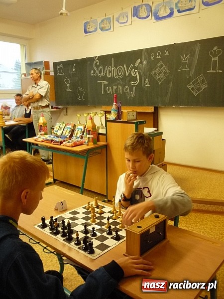 Zdjęcie w galerii na portalu naszraciborz.pl: Młodzi szachiści z Tworkowa na turnieju w Czechach wiadomości z regionu