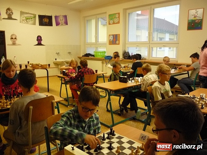 Zdjęcie w galerii na portalu naszraciborz.pl: Młodzi szachiści z Tworkowa na turnieju w Czechach wiadomości z regionu