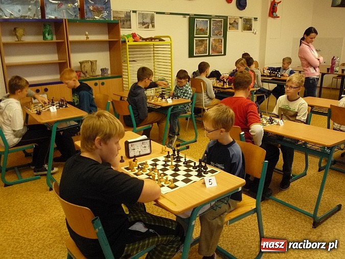 Zdjęcie w galerii na portalu naszraciborz.pl: Młodzi szachiści z Tworkowa na turnieju w Czechach wiadomości z regionu
