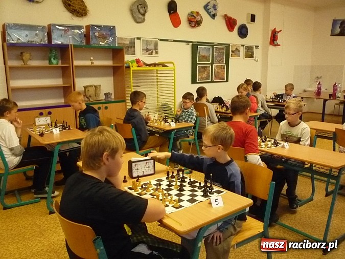 Zdjęcie w galerii na portalu naszraciborz.pl: Młodzi szachiści z Tworkowa na turnieju w Czechach wiadomości z regionu