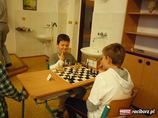 Zdjęcie w galerii na portalu naszraciborz.pl: Młodzi szachiści z Tworkowa na turnieju w Czechach wiadomości z regionu