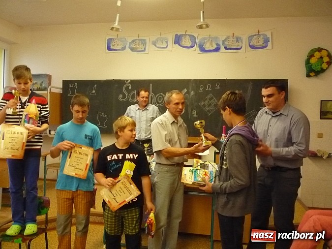 Zdjęcie w galerii na portalu naszraciborz.pl: Młodzi szachiści z Tworkowa na turnieju w Czechach wiadomości z regionu