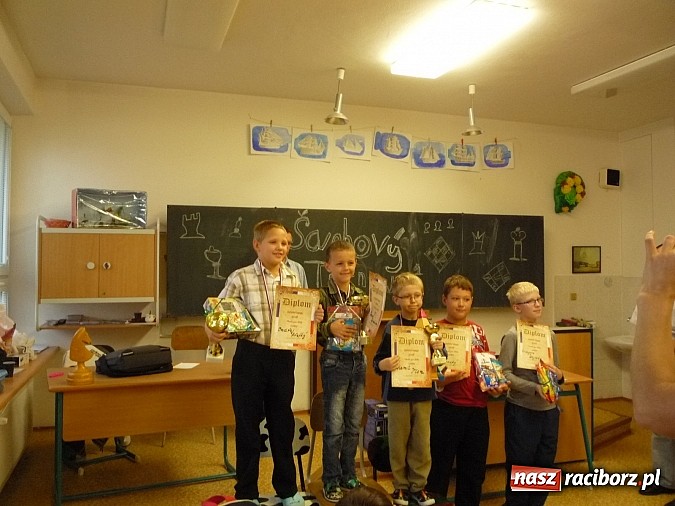 Zdjęcie w galerii na portalu naszraciborz.pl: Młodzi szachiści z Tworkowa na turnieju w Czechach wiadomości z regionu