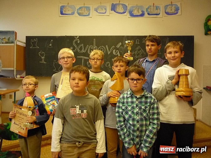 Zdjęcie w galerii na portalu naszraciborz.pl: Młodzi szachiści z Tworkowa na turnieju w Czechach wiadomości z regionu