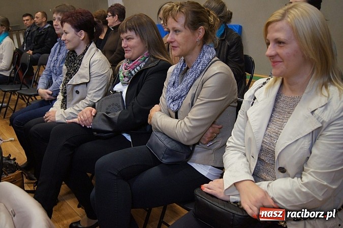 Zdjęcie w galerii na portalu naszraciborz.pl: Pierwszaki z Górek Śl. oficjalnie uczniami wiadomości z regionu