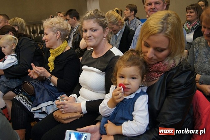 Zdjęcie w galerii na portalu naszraciborz.pl: Pierwszaki z Górek Śl. oficjalnie uczniami wiadomości z regionu