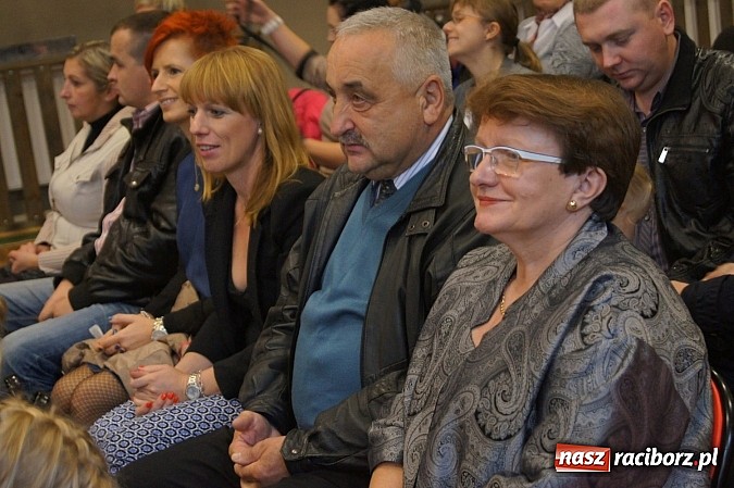 Zdjęcie w galerii na portalu naszraciborz.pl: Pierwszaki z Górek Śl. oficjalnie uczniami wiadomości z regionu