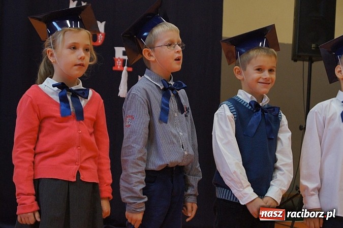 Zdjęcie w galerii na portalu naszraciborz.pl: Pierwszaki z Górek Śl. oficjalnie uczniami wiadomości z regionu