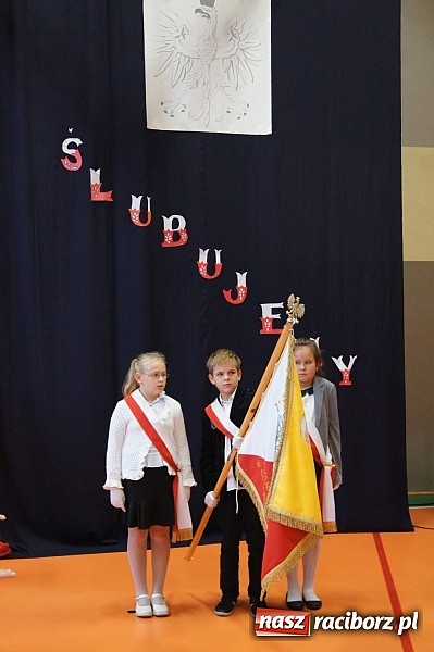 Zdjęcie w galerii na portalu naszraciborz.pl: Pierwszaki z Górek Śl. oficjalnie uczniami wiadomości z regionu