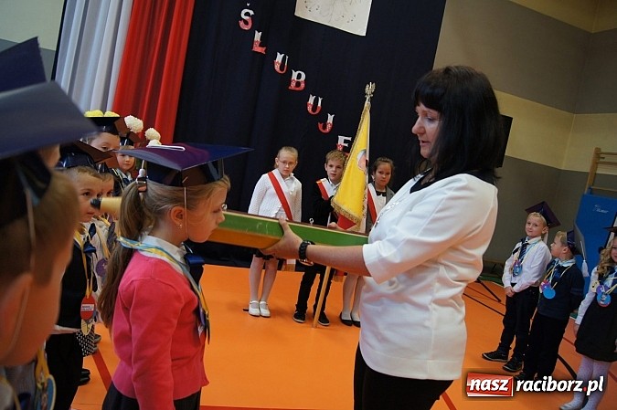 Zdjęcie w galerii na portalu naszraciborz.pl: Pierwszaki z Górek Śl. oficjalnie uczniami wiadomości z regionu