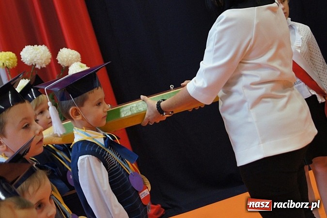 Zdjęcie w galerii na portalu naszraciborz.pl: Pierwszaki z Górek Śl. oficjalnie uczniami wiadomości z regionu